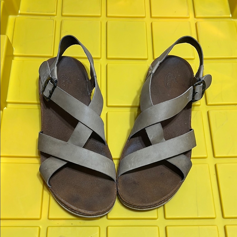 Women's Tan Chaco leather strappy Sandals. Size 10.